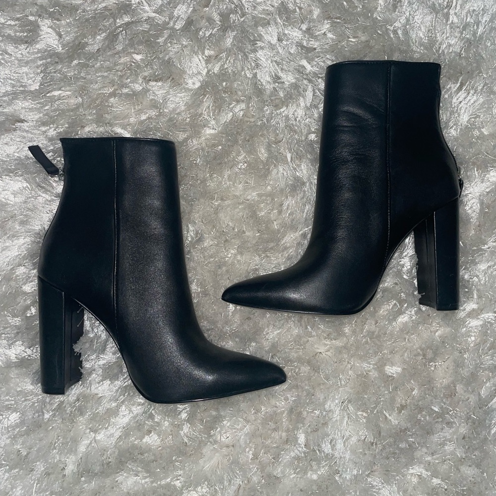 BRAND NEW STEVE MADDEN BOOTIES